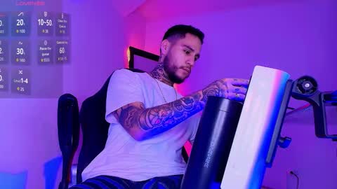 Snapshot of hotlatinox20cm chatting on December 2025 06:58:02 PM HoTLatinoX20CM online show from December 2025 06:58:02 PM