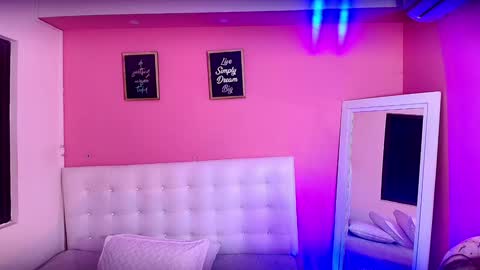 Snapshot of hotpawgmilf chatting on January 2025 12:22:01 PM Sussy Bloom  online show from January 2025 12:22:01 PM