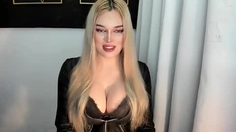 Snapshot of hotstellacumxxx chatting on October 2025 01:24:01 AM STELLA online show from October 2025 01:24:01 AM