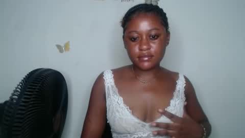 Snapshot of hottie_ebonie chatting on October 2025 11:50:04 PM Ella online show from October 2025 11:50:04 PM