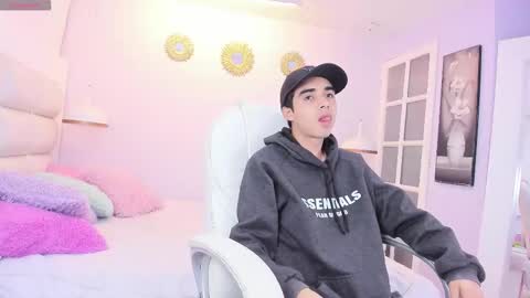 Snapshot of hottiie_guy chatting on November 2025 12:16:02 PM hottiie_guy online show from November 2025 12:16:02 PM