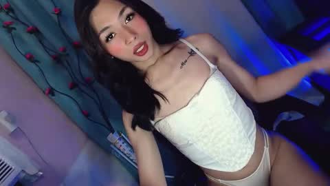 Snapshot of hottmolly100403 chatting on October 2025 08:05:01 PM SCARLET online show from October 2025 08:05:01 PM