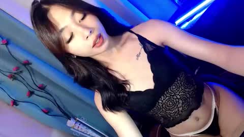 Snapshot of hottmolly100403 chatting on October 2025 08:03:02 PM SCARLET online show from October 2025 08:03:02 PM