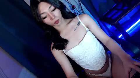 Snapshot of hottmolly100403 chatting on October 2025 05:33:01 AM SCARLET online show from October 2025 05:33:01 AM