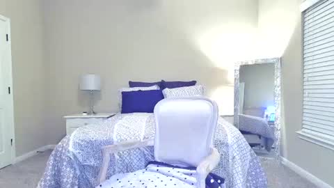 Maggie online show from November 2025 04:34:02 AM