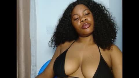 hotty_lora889 online show from September 2025 10:32:01 PM