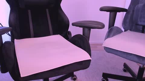 Nessie and Jessie online show from January 2025 05:26:02 PM