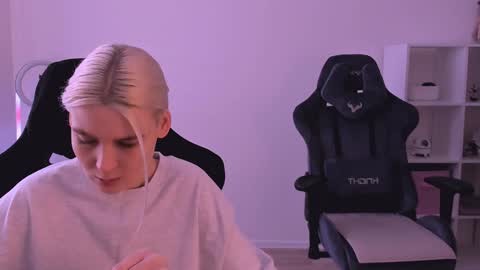 Nessie and Jessie online show from February 2025 11:05:02 AM