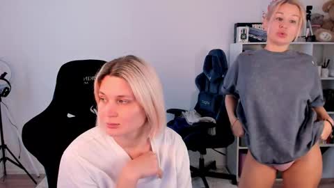 Nessie and Jessie online show from December 2025 11:29:01 AM