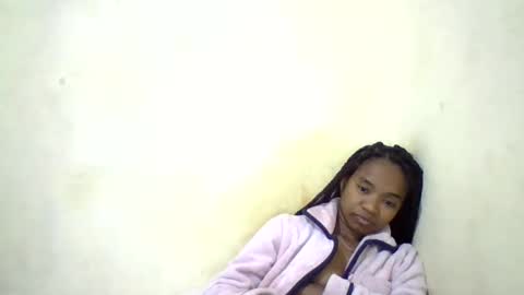 hotvanessa98 online show from May 2026 01:35:02 AM