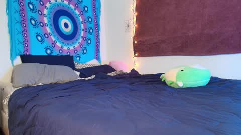 Snapshot of hotwetfreak chatting on December 2024 03:25:02 AM Lili Vixen online show from December 2024 03:25:02 AM