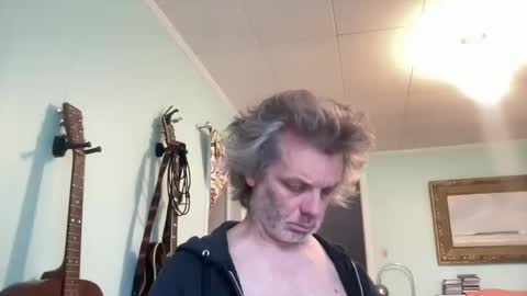 howlingatnothing online show from November 2025 12:53:01 PM