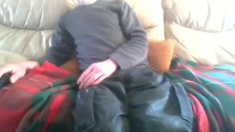 hugenob4u online show from April 2026 12:07:01 PM