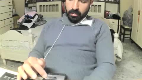 hugeveiny online show from April 2026 05:07:02 PM