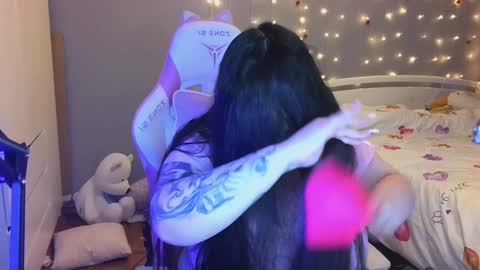 Snapshot of huggy_og chatting on December 2024 10:03:02 PM Maddison online show from December 2024 10:03:02 PM