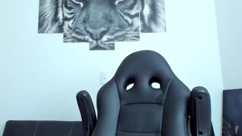 Snapshot of humber_eli chatting on October 2025 01:03:02 AM Eli online show from October 2025 01:03:02 AM