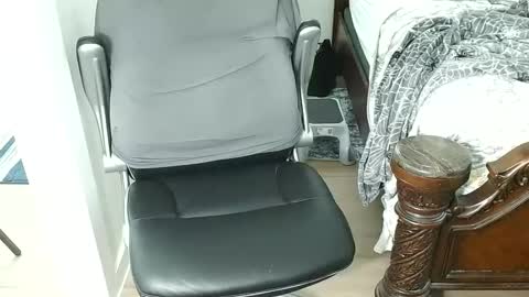 hung74u online show from September 2025 06:02:02 PM