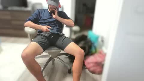 Snapshot of hungbistud916 chatting on December 2025 06:00:01 AM hungbistud916 online show from December 2025 06:00:01 AM