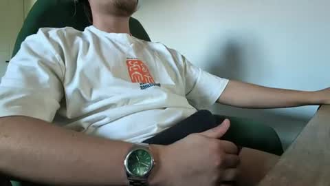 hungdaddy210 online show from June 2026 06:12:01 PM