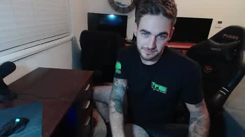 Snapshot of hungmtnman2256 chatting on November 2025 06:03:01 AM hungmtnman2256 online show from November 2025 06:03:01 AM