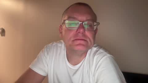 Snapshot of hungron9 chatting on November 2025 02:43:01 AM AARON online show from November 2025 02:43:01 AM