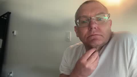 Snapshot of hungron9 chatting on November 2025 06:50:01 PM AARON online show from November 2025 06:50:01 PM