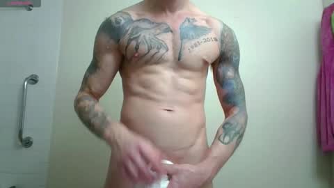 Snapshot of hunkwithglasses chatting on February 2026 04:32:01 AM Wh8teboi online show from February 2026 04:32:01 AM