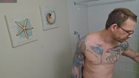 Snapshot of hunkwithglasses chatting on March 2026 02:03:01 AM Wh8teboi online show from March 2026 02:03:01 AM