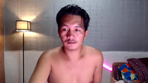 hunkylloyd online show from March 2026 03:54:02 AM