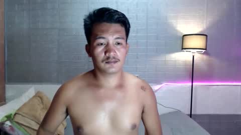 hunkylloyd online show from May 2026 03:35:02 AM