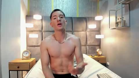 hunterheat_ online show from November 2025 12:04:01 PM