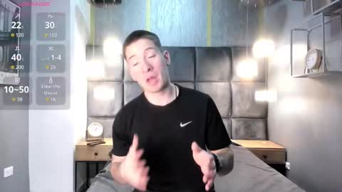 hunterheat_ online show from December 2025 11:52:01 AM