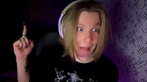 hurtqqq online show from May 2026 06:47:02 PM