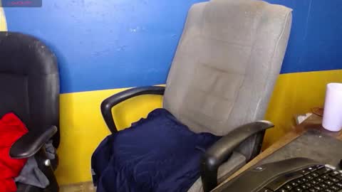 Huskyguy online show from October 2025 03:39:02 AM