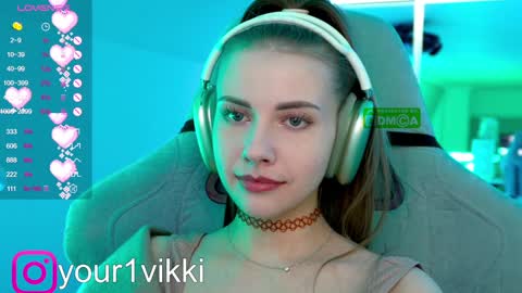 Snapshot of hustleebabyy_vikki chatting on January 2025 10:37:02 PM Vika online show from January 2025 10:37:02 PM