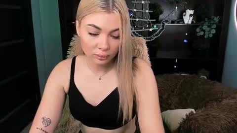 Snapshot of hyileyclark chatting on December 2025 09:25:01 AM hyileyclark online show from December 2025 09:25:01 AM