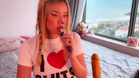 Snapshot of hypnotic_kitty chatting on January 2025 08:43:02 AM Your submissive lady 3 online show from January 2025 08:43:02 AM