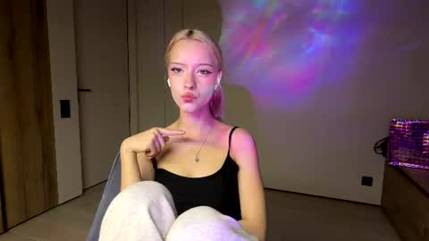 Anny online show from June 2026 07:03:02 PM
