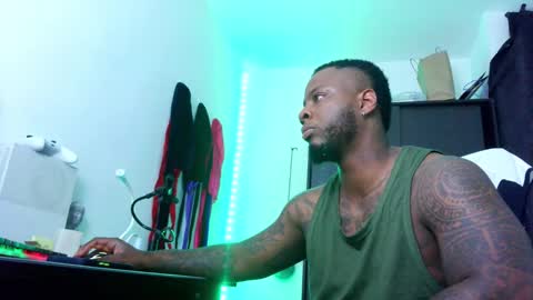 Mr H Independent model online show from October 2025 03:25:02 AM