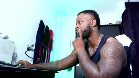 Mr H Independent model online show from October 2025 03:25:01 AM