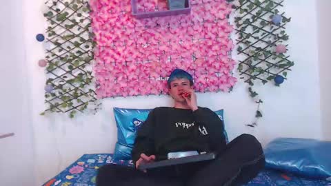 iam_lukas__ online show from September 2025 07:47:02 PM