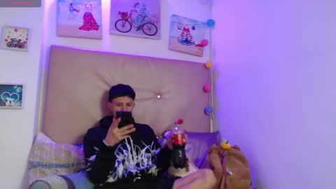 iam_lukas__ online show from December 2025 03:26:02 AM