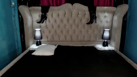 Snapshot of iam_yourtrough_pleasurecumshot chatting on March 2025 07:52:01 AM mica online show from March 2025 07:52:01 AM