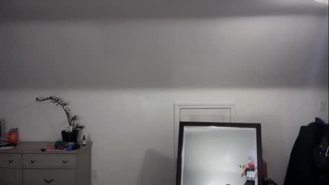 Crystal online show from November 2025 03:27:02 PM