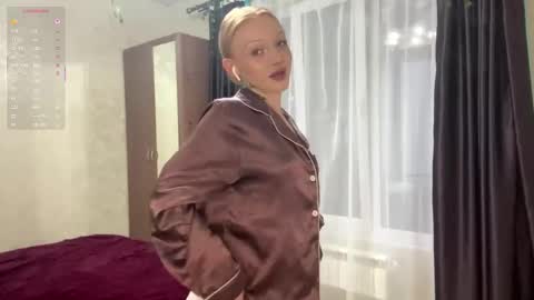 Lylu online show from October 2025 04:05:02 AM