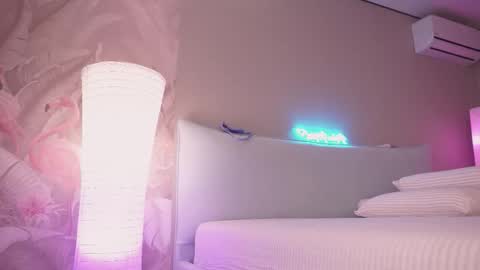 Nina  online show from February 2026 06:59:02 PM