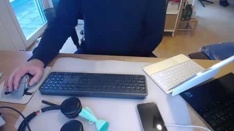 iandy12 online show from December 2024 07:25:02 AM