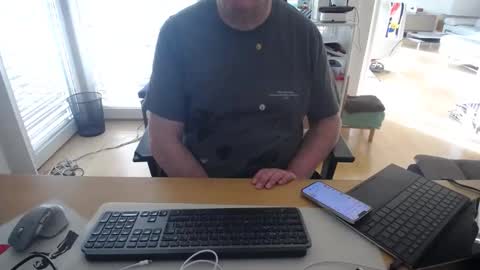 iandy12 online show from April 2026 06:24:01 AM