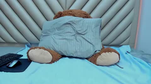 ibbie_ online show from January 2025 10:26:02 PM