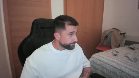 iberian_macho online show from October 2025 09:48:01 PM